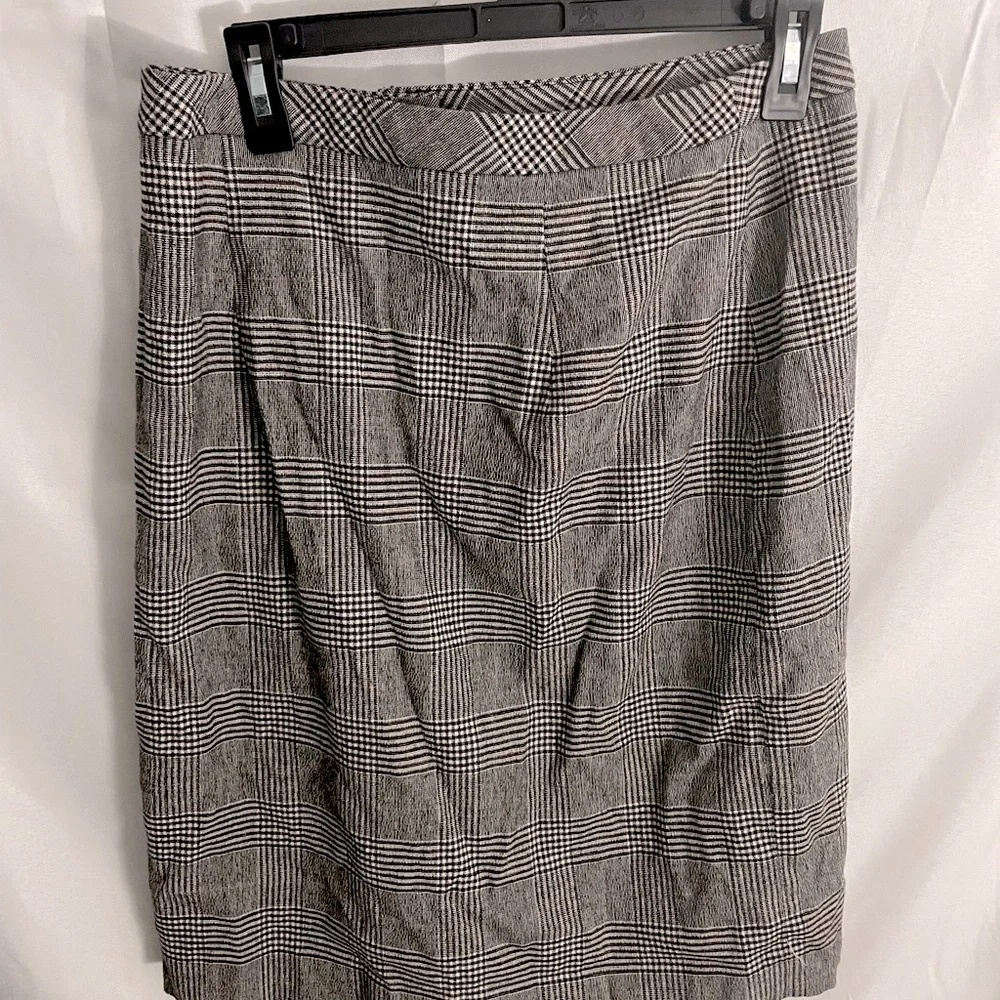 3 for 25!🌻 Banana Republic Glen Plaid Button Skirt 🌻 - Picture 7 of 7